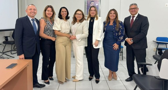 #PraTodosVerem: Na foto aparece um grupo de pessoas, sendo dois homens e cinco mulheres, posando...