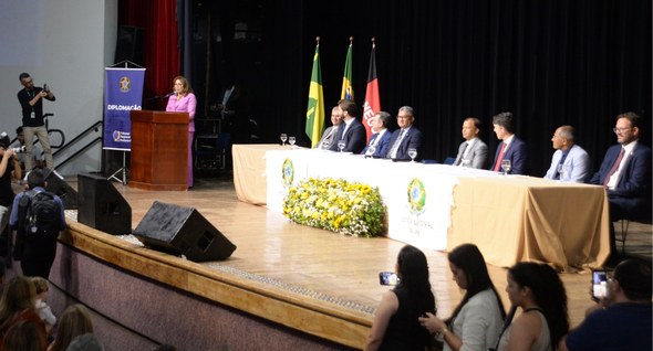 #PraTodosVerem: A foto mostra uma cerimônia diplomação dos eleitos de Campina Grande. O ambiente...