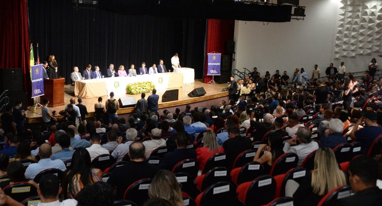 #PraTodosVerem: Na fotografia aparecem pessoas reunidas em um auditório no Centro de Convenções ...