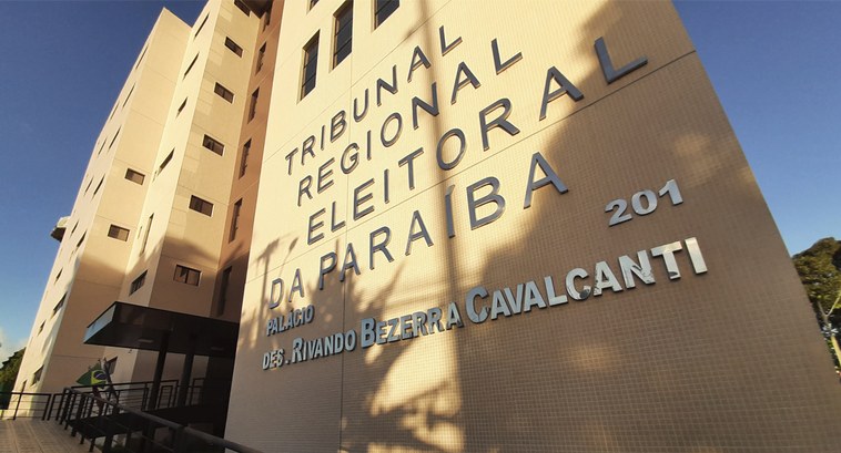 #ParaTodosVerem: Painel retangular com imagem do edifício-sede do Tribunal Regional Eleitoral da...